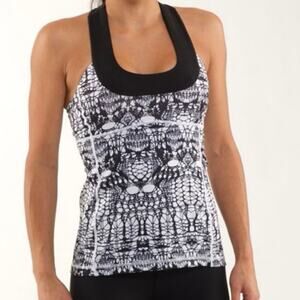 EUC - Lululemon Scoop Neck Tank
White Black Glacier Lace / Black - Size‎ 8